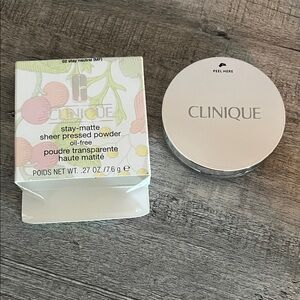 Clinique Stay-Matte Sheer Pressed Powder in Stay Neutral- oil free